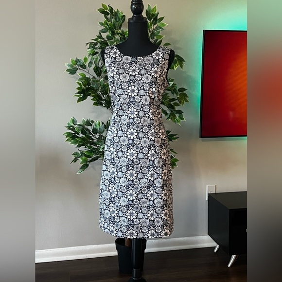 Brooks Brothers Dresses & Skirts - Brooks Brothers Size 10 Sleeveless Back Zip Cotton Lined Pencil Dress Floral